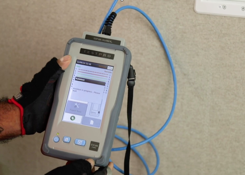 Datacertificering met TESTPRO AE Cat6A certifier — FixxHub.eu regio Antwerpen
